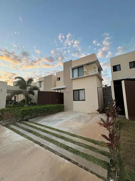 CASA EN RENTA EN RESIDENCIAL CHOLUL