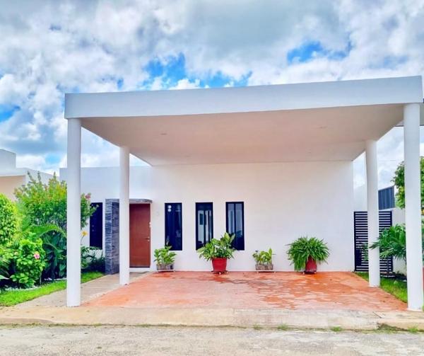 CASA DE UNA PLANTA CON ALBERCA Y CUARTO DE SERVICIO