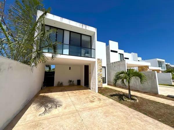 CASA EN VENTA EN ESQUINA CON PISCINA EN PRIVADA, CHOLUL CASA EN VENTA EN ESQUINA CON PISCINA EN PRIVADA, CHOLUL