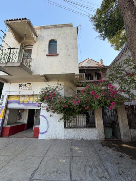 Casa Comercial en Venta. Ubicada en esquina Allende y Acuña. Centro de Torreón, Coahuila
