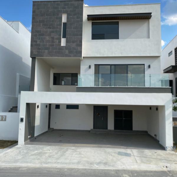 Casa en Venta en El Barrial, en el mágico Santiago en Fraccionamiento privado por los rayados.