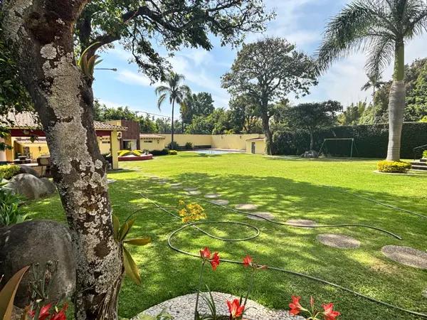 VENTA CASA EN FRACC. JARDINES DE AHUATEPEC, CUERNAVACA MORELOS.
