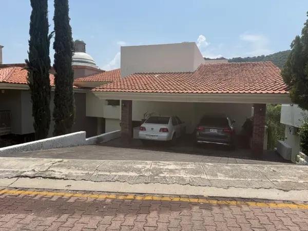 CASA EN RENTA EN LAS CAÑADAS