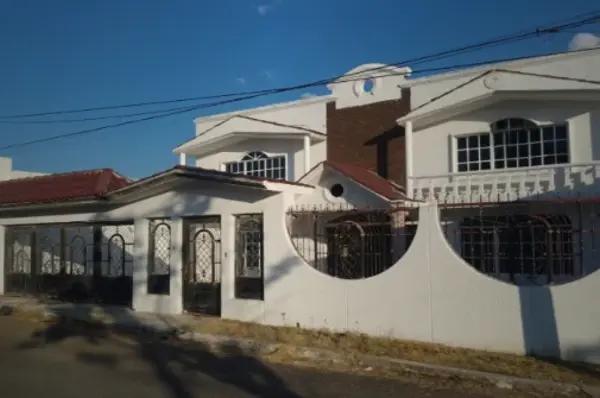 CASA DE ENTREGA INMEDIATA EN PASEO DEL PEÑON, VILLAS DE IRAPUATO, GUANAJUATO
