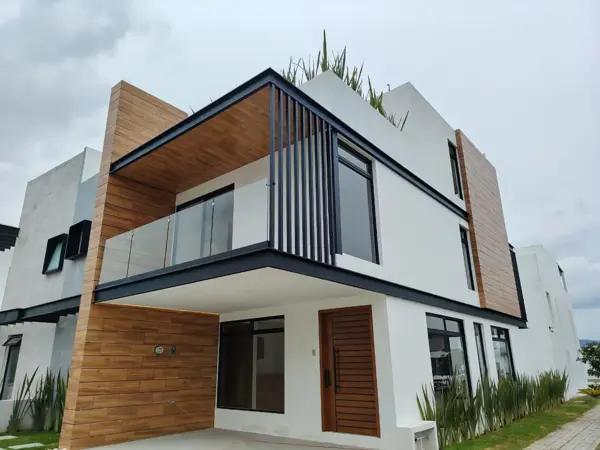 CASA EN VENTA CON RECÁMARA EN PLANTA BAJA EN ESQUINA, LOMAS DE ANGELÓPOLIS III.