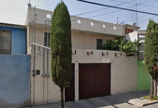 Propiedad en Remate: Casa en Nezahualcóyotl con 3 Recámaras y Precio Atractivo