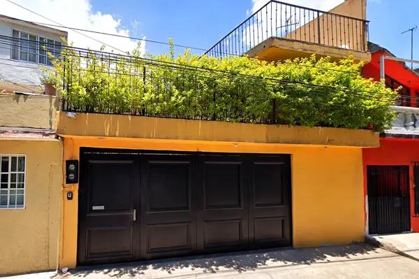 Casa en Remate Bancario en El Conde, Naucalpan de Juárez