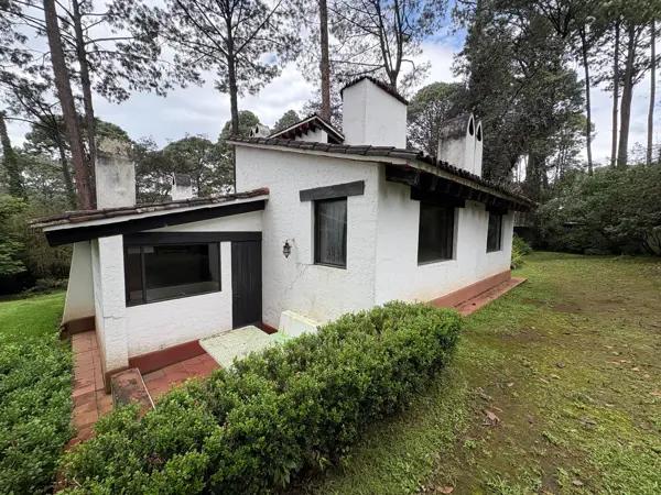 CASA EN VENTA, CON GRAN TERRENO EN AVÁNDARO