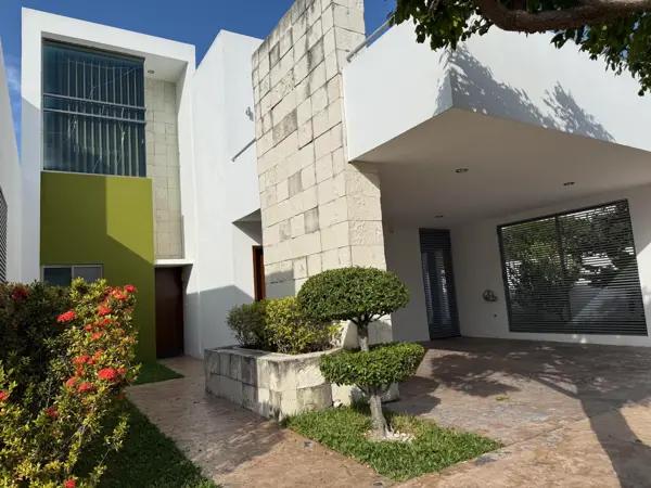 Hermosa Casa en Venta en Privada San Remo - Altabrisa