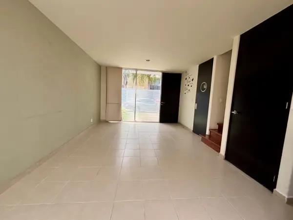 CASA EN RENTA EN FRACCIONAMIENTO CALTIARE, CUAUTLANCINGO, PUEBLA.