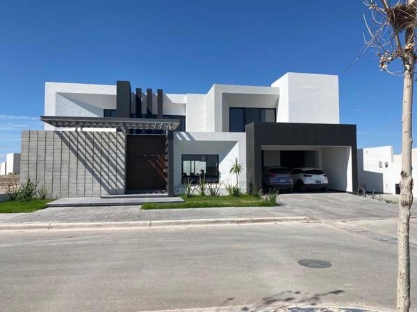Hermosa Residencia  en Venta en Hacienda del Rosario.