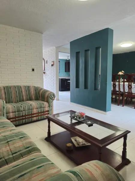 CASA amplia en VENTA en VILLA de las Flores