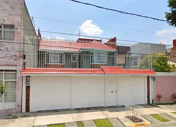 Casa en remate en Valle Ceylán, Tlalnepantla de Baz - 5 recámaras y ubicación privilegiada