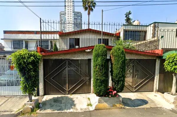 Casa en Remate Bancario en Ex-Ejido de Santa Úrsula Coapa, Coyoacán, Ciudad de México