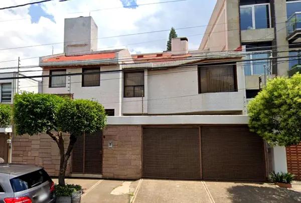 Remate bancario: Casa en Las Águilas, Ciudad de México, con 4 habitaciones