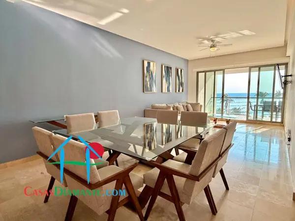 Departamento de playa en renta vacacional con terraza y vista al mar