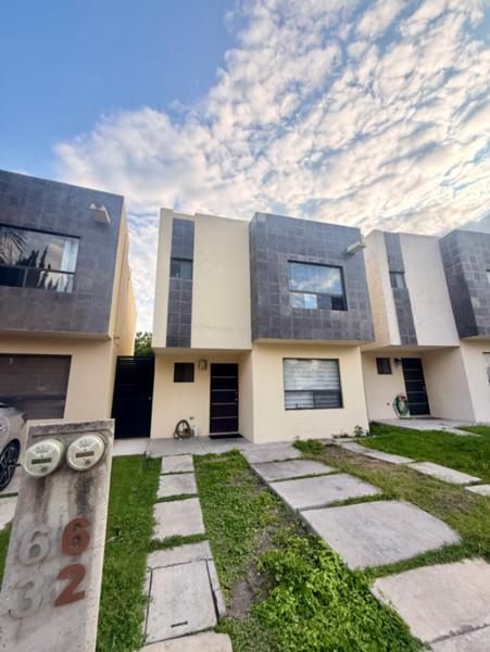 Casa con terreno excedente frente a área verde en Sonterra, Querétaro, en venta