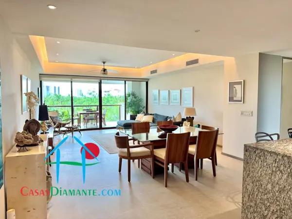En condominio de playa. Con terraza con vista a las áreas comunes