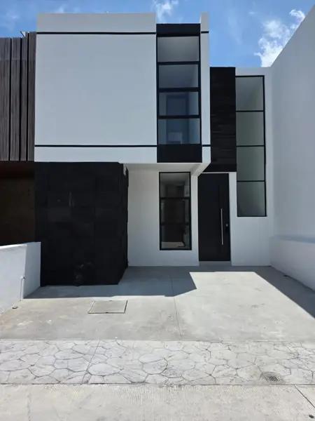 Casa en Venta en Coto Privado en Villa de Álvarez, Colima