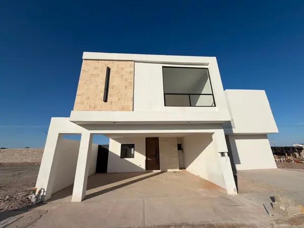 CASA EN VENTA EN VIÑEDOS FRENTE AREA VERDE.