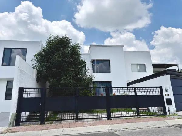CASA EN RENTA EN JURIQUILLA
