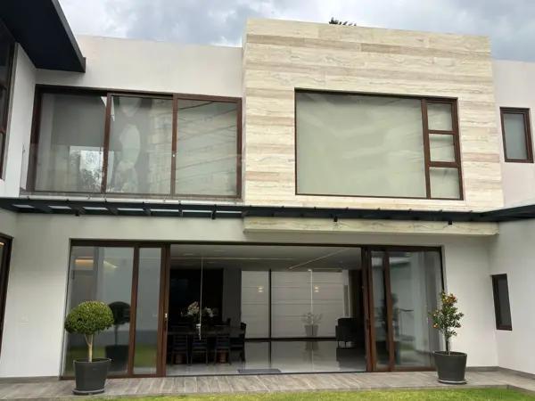 Casa en Venta en San Carlos, Metepec: Ubicación Privilegiada en Zona Residencial