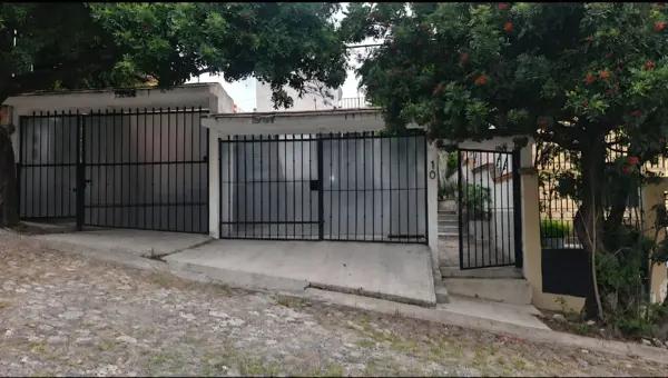 ?? Casa de un solo nivel con amplio jardín en Arboledas, Querétaro