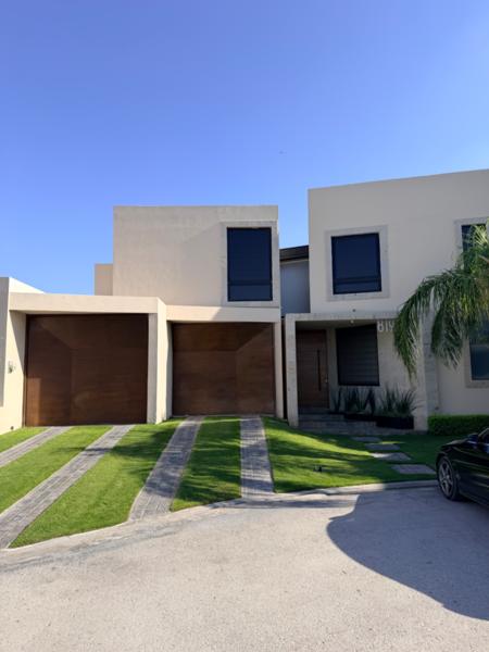 Casa en Venta en Las Villas, Torreón - Amplias Instalaciones y Servicios Exclusivos