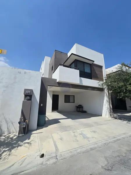 Casa con terreno excedente en Fracc Altabrisa Premier sobre Av Concordia