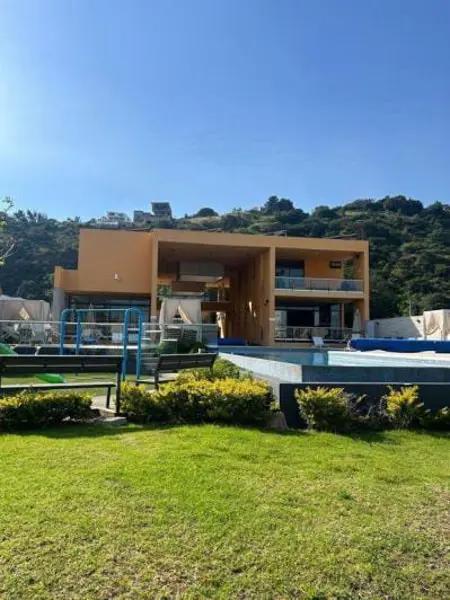 Preciosa casa 
Residencial Sibaria 
Tlajomulco