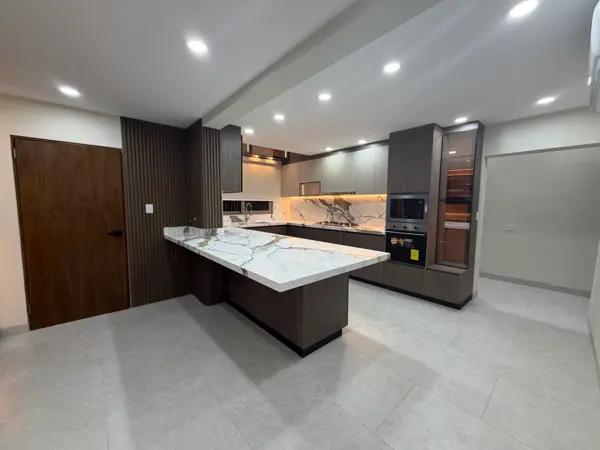 EN VENTA CASA RECIÉN REMODELADA Y EQUIPADA