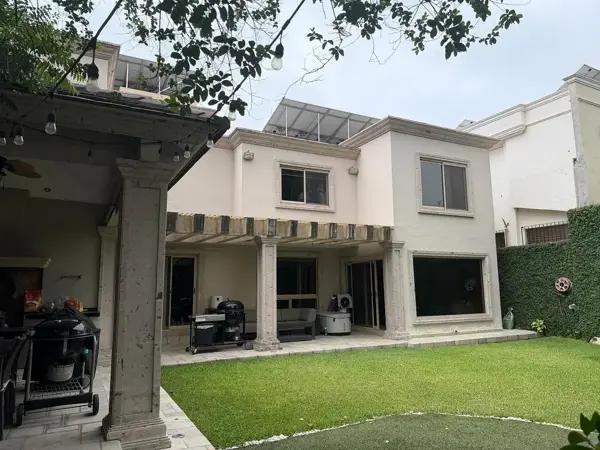 CASA EN VENTA, SANTA ENGRACIA