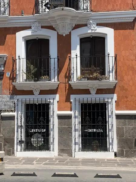 CASONA EN RENTA CON VOCACION PARA COMERCIOS DE:  OFICINAS, HOTEL, RESTAURANTE, GALERIA.