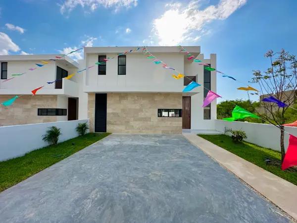 ULTIMAS DOS CASAS EN VENTA EN DZITYA GRAND MURE