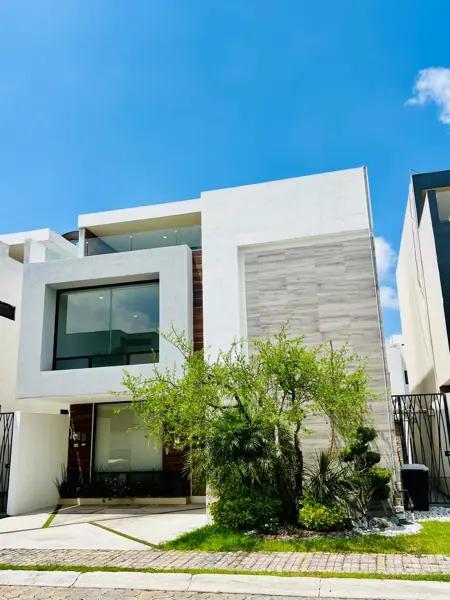 Casa en Venta en Puebla  Lomas de Angelópolis Parque Nuevo Leon con recámara en planta baja