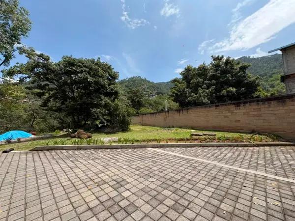 Terreno en venta en exclusiva privada En El  Cooporito – Valle de Bravo