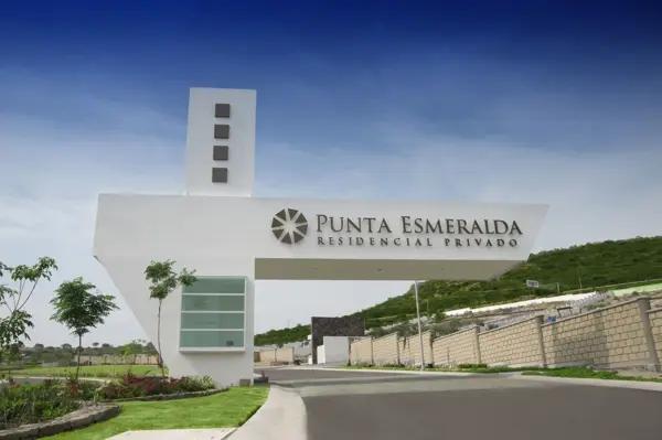 VENTA Terreno en privada en Corregidora Punta Esmeralda