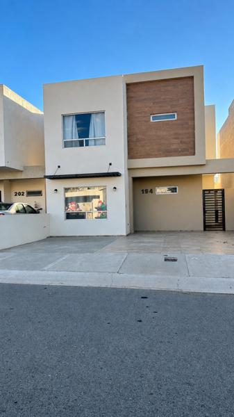 CASA AMUEBLADA EN RENTA | MUY BUENA UBICACIÓN, 3 RECÁMARAS Y AMPLIO PATIO