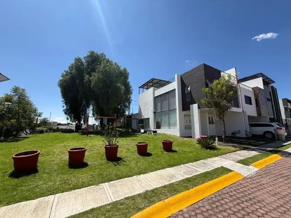 Casa en renta en fraccionamiento cerrado en Puebla, Zona Cementos Atoyac
