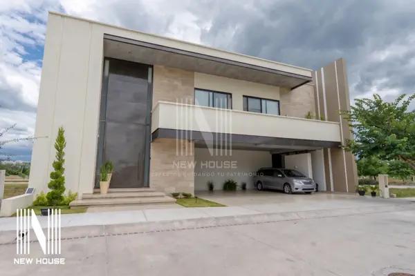 Residencia de Lujo en Venta en Fraccionamiento Privado, San Francisco del Rincón (4 Recámaras)