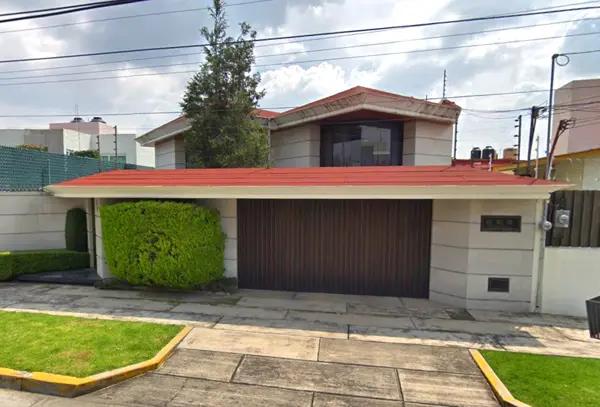 Casa en Remate Hipotecario con Amplio Espacio en Ciudad Satélite, Naucalpan