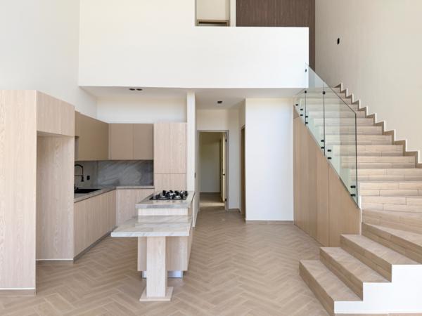 Townhouse en venta en colonia Estrella con habitación en planta baja.