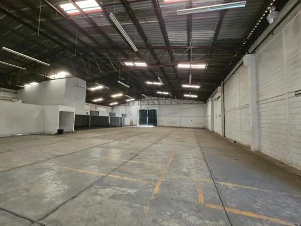 Nave en renta en Santa María Tulpetlac, Ecatepec de Morelos, México