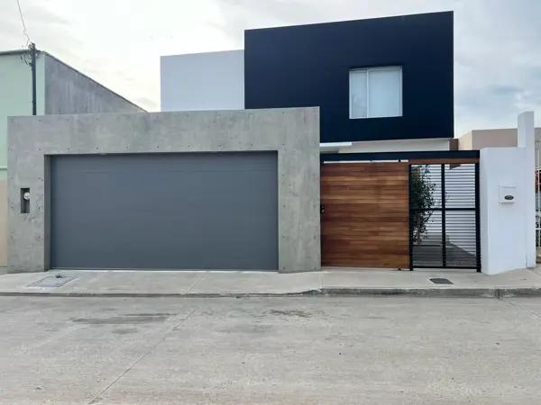 Casa en Venta en Fracc Villa Turística, Rosarito  Amplio Patio