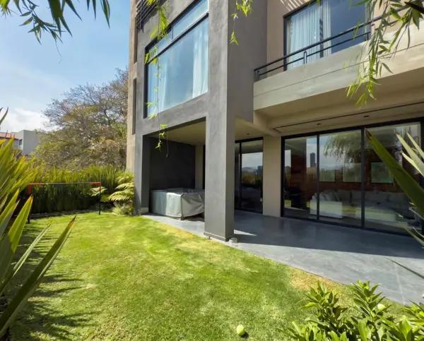 Casa en Venta en Bosque Real, Huixquilucan - Amplia y Funcional