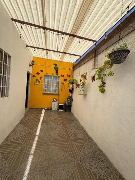 CASA EN ESQUINA EN VENTA VALLE DORADO