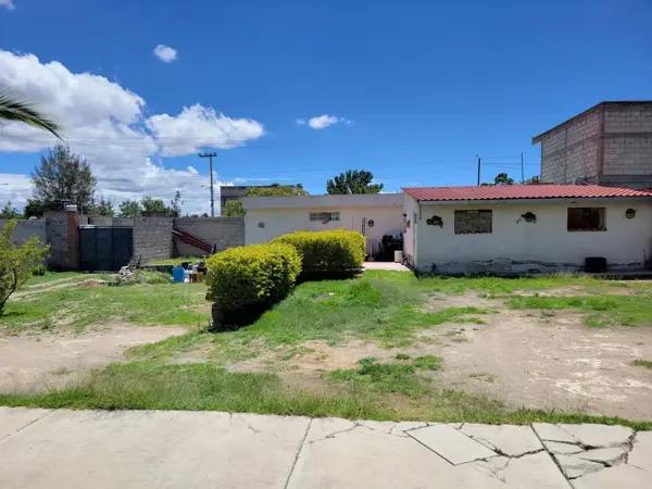 VENTA DE CASA CON LOCALES