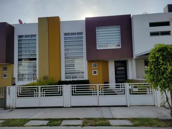 SE RENTA CASA FRACC VALLE DIAMANTE CERCA DE EXPLANADA