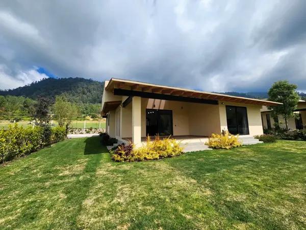 Casa de Campo Moderna en Renta, los Saucos Valle de Bravo