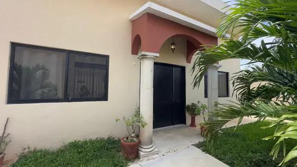 Renta de casa con piscina en Cholul